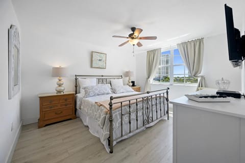 Yacht Club at aventura Amazing Marina view parking included Apartment in Aventura