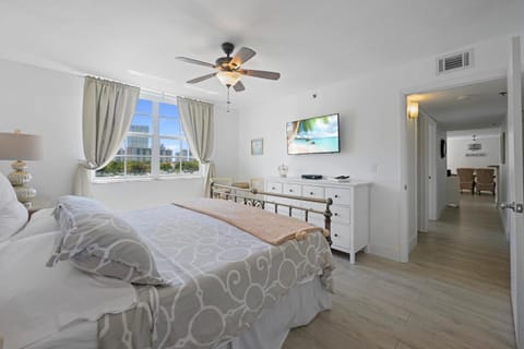 Yacht Club at aventura Amazing Marina view parking included Apartment in Aventura