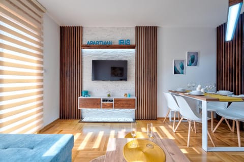TV and multimedia, Living room, Dining area