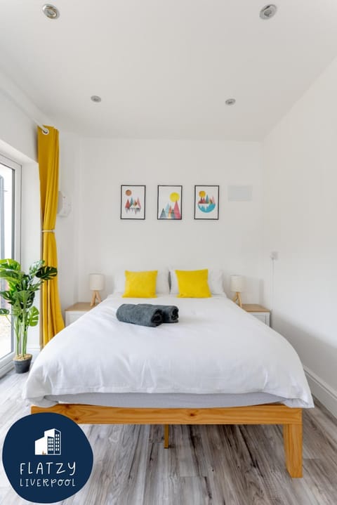 Bed, towels