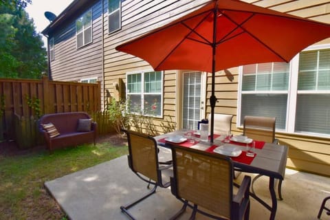 Luxury Townhouse with Oversized Master near Halcyon Apartment in Alpharetta