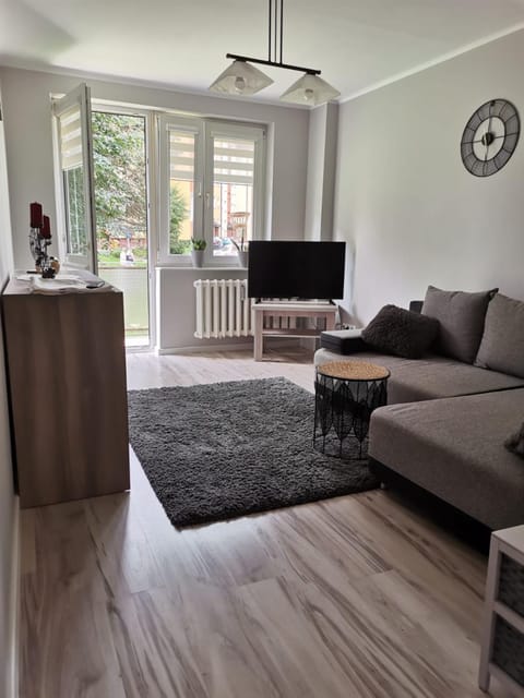 Property building, TV and multimedia, Living room, Seating area