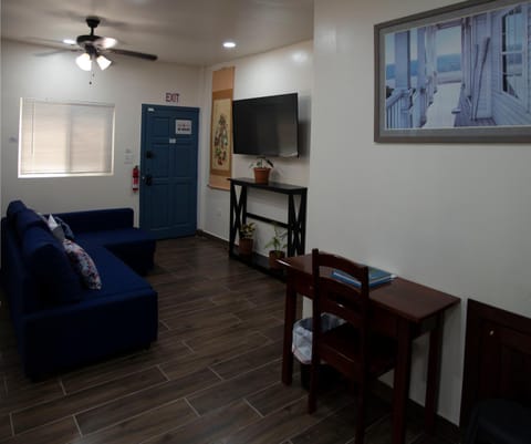 Communal lounge/ TV room, TV and multimedia, Living room, Seating area, Evening entertainment, fireplace