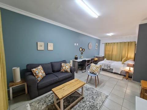 Photo of the whole room, Seating area