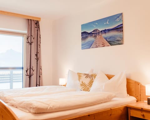 Bed, View (from property/room), Photo of the whole room, Bedroom, Lake view, Mountain view