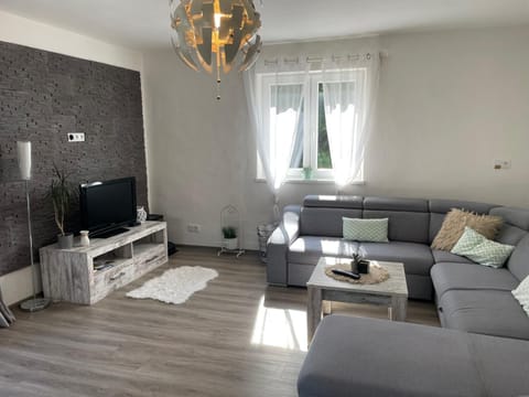 Communal lounge/ TV room, TV and multimedia, Living room
