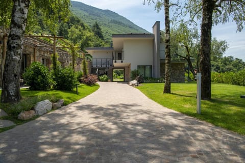 Facade/entrance, View (from property/room)