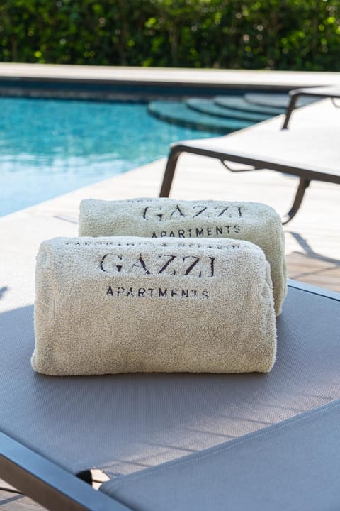 Pool view, Swimming pool, sunbed, towels