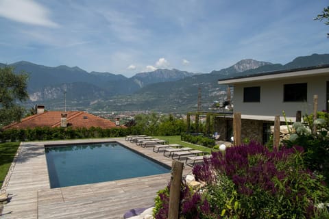 Property building, Natural landscape, Garden, Garden view, Mountain view, Pool view, Swimming pool, sunbed