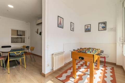 Game Room, Living room, Seating area, Dining area, internet