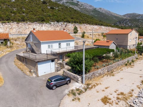 Neighbourhood, Bird's eye view, Street view