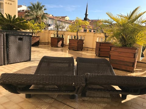 View (from property/room), Balcony/Terrace, sunbed