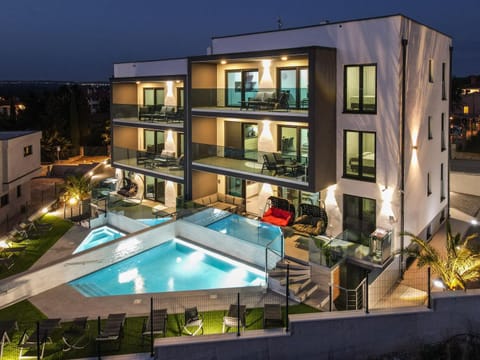 Property building, Pool view, Swimming pool