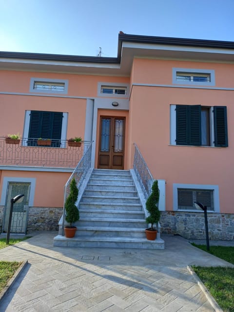 BnB Villa Melany vicino Centro Bed and Breakfast in Capannori