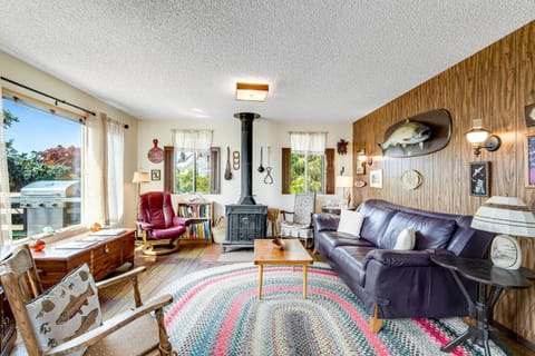 Sundown Memory Lane Cabin Cabin in Camano Island