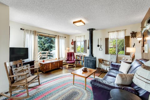 Sundown Memory Lane Cabin Cabin in Camano Island