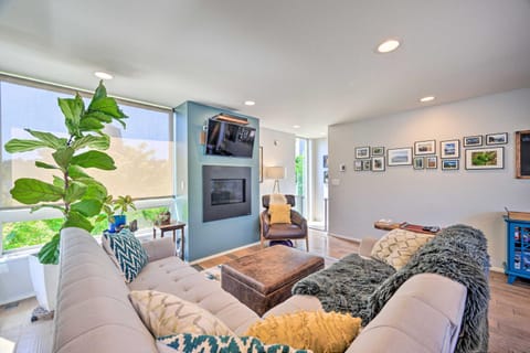 Canal and Mtn Views Pet-Friendly Seattle Retreat House in Magnolia Seattle