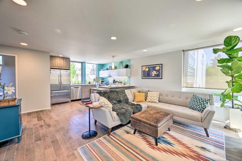 Canal and Mtn Views Pet-Friendly Seattle Retreat House in Magnolia Seattle