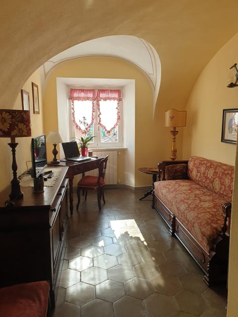 Bed, Seating area