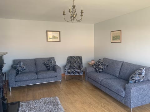 Seating area, Internal: Not applicable to any particular room