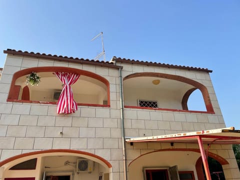 Property building, Facade/entrance, Balcony/Terrace