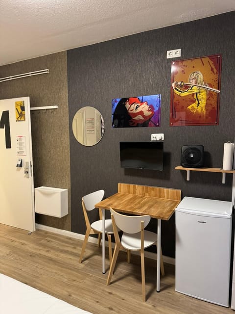 TV and multimedia, Seating area, Dining area