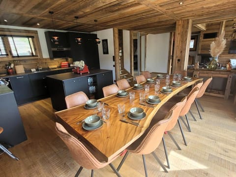 Chalet de luxe aux Gets avec jacuzzi et animaux admis, proche pistes - FR-1-598-89 Chalet in Les Gets