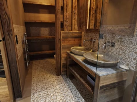 Chalet de luxe aux Gets avec jacuzzi et animaux admis, proche pistes - FR-1-598-89 Chalet in Les Gets