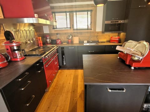 Chalet de luxe aux Gets avec jacuzzi et animaux admis, proche pistes - FR-1-598-89 Chalet in Les Gets