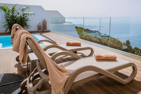 Pool view, Sea view, Swimming pool, sunbed