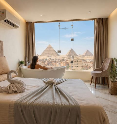 Bed, Natural landscape, Living room, Photo of the whole room, Seating area, Bedroom, Mountain view