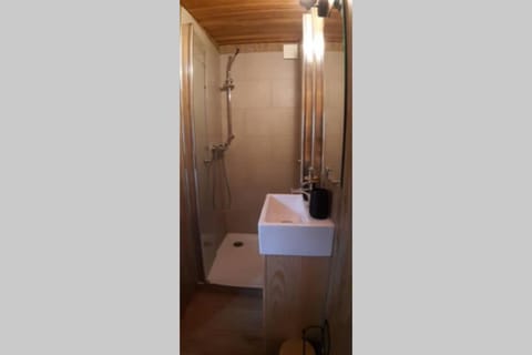 Charmante Roulotte atypique Chalet in Provence-Alpes-Côte d'Azur