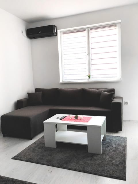 Living room, Seating area, air conditioner