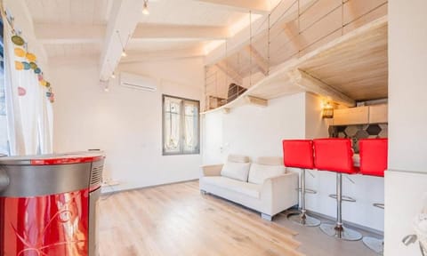 Appartamento Spotorno con ampio terrazzo attrezzato anche con angolo cottura Apartment in Spotorno