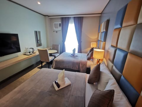 Bed, TV and multimedia, Living room, Bedroom, towels, air conditioner