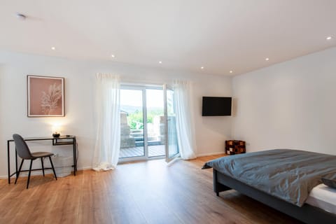 TV and multimedia, Photo of the whole room