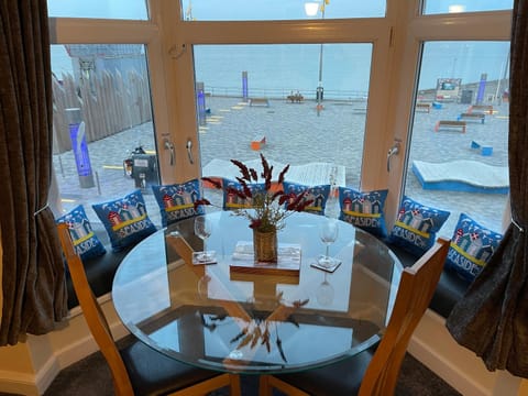 HARBOUR VIEW HOLIDAY LET - Entire 3 Bedroom Maisonette With Spectacular Harbour And Sea Front Views Sleeps 5 Apartment in Bridlington
