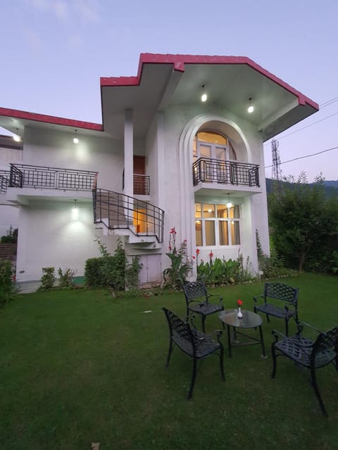 Facade/entrance, Garden, Seating area