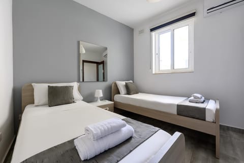 Bed, Bedroom, towels, air conditioner