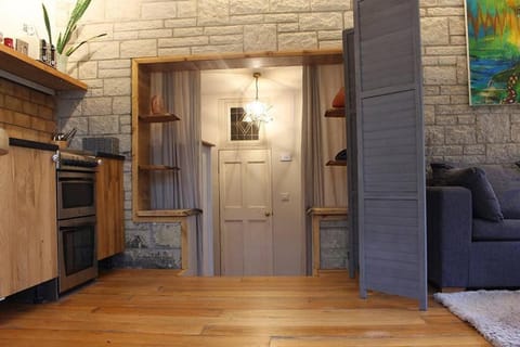 Peaceful & Central Self Contained 1 Bedroom House Apartment in Glastonbury