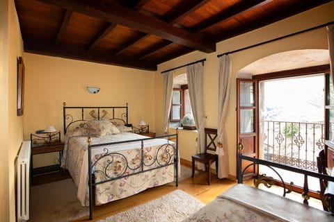 Bed, Balcony/Terrace, Photo of the whole room, Bedroom