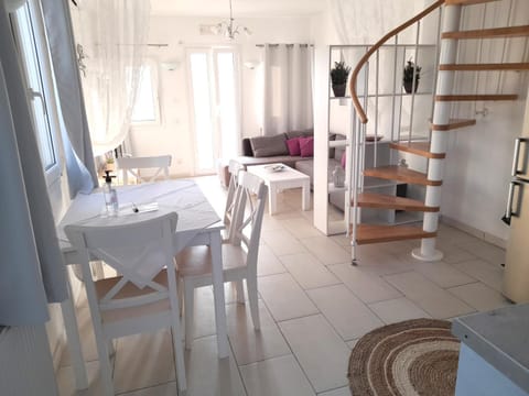 Sea paradise villas - Seaside & private jacuzzi Apartment in Santorini