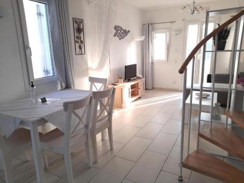 Sea paradise villas - Seaside & private jacuzzi Apartment in Santorini