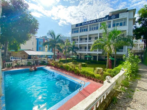 Property building, Day, Garden, Garden view, Pool view, Swimming pool, sunbed