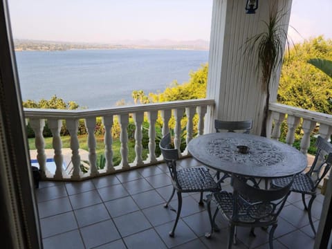 Property building, Patio, Balcony/Terrace