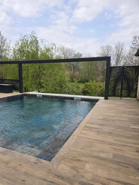 Un petit coin de Bali avec SPA et piscine privés House in Carpentras