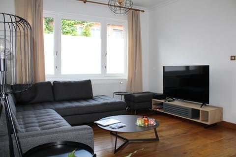TV and multimedia, Living room, Seating area
