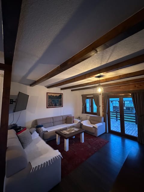 Communal lounge/ TV room, Living room, Seating area