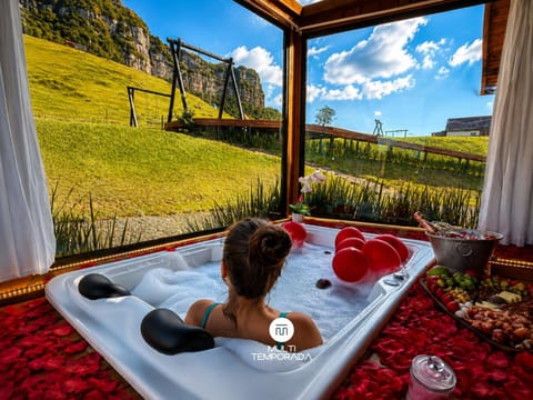Day, People, Natural landscape, Garden, Hot Tub, Garden view, Alcoholic drinks, group of guests