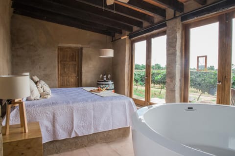 Bed, Natural landscape, Photo of the whole room, Bath